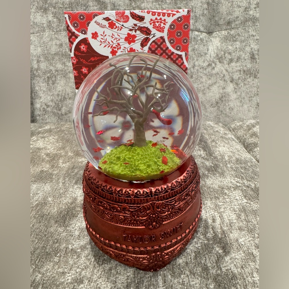 Taylor Swift NIB All Too Well Snow Globe Plays All Too Well